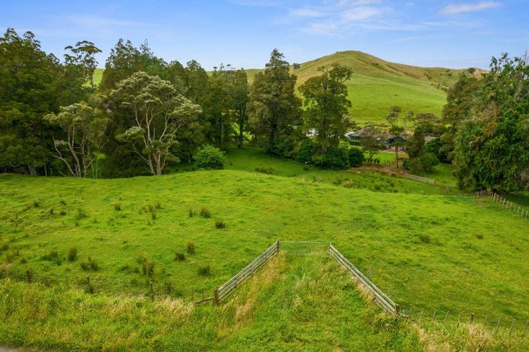Photo of property in 150 Dimmock Road, Waitakaruru, Ngatea, 2471