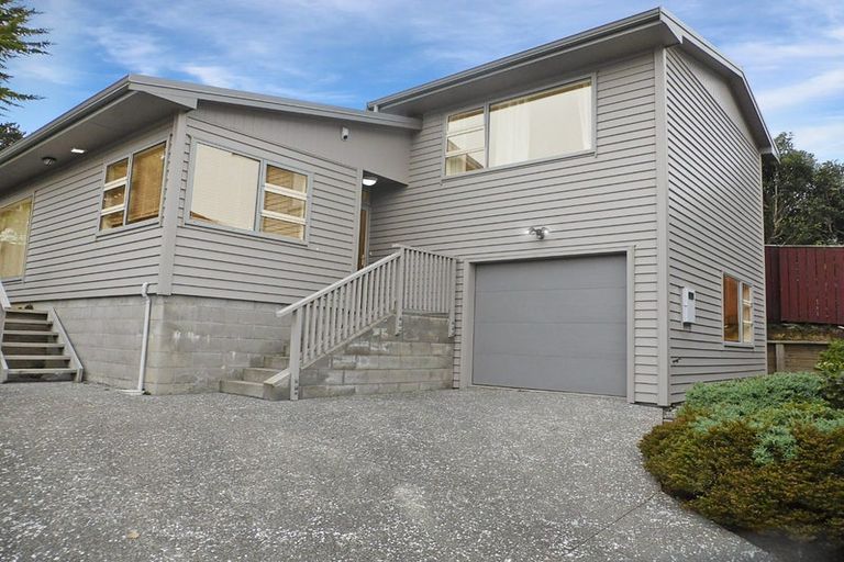 Photo of property in 87 Taylor Terrace, Tawa, Wellington, 5028