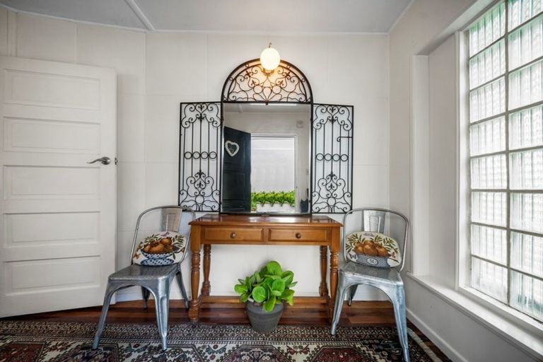 Photo of property in 21 Kopiko Road, Titirangi, Auckland, 0604