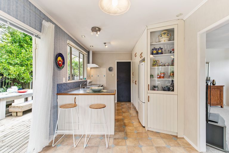 Photo of property in 8 Palawan Place, Torbay, Auckland, 0630