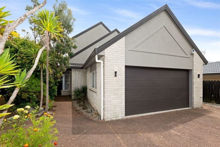 Photo of property in 1/13 Perendale Close, Somerville, Auckland, 2014