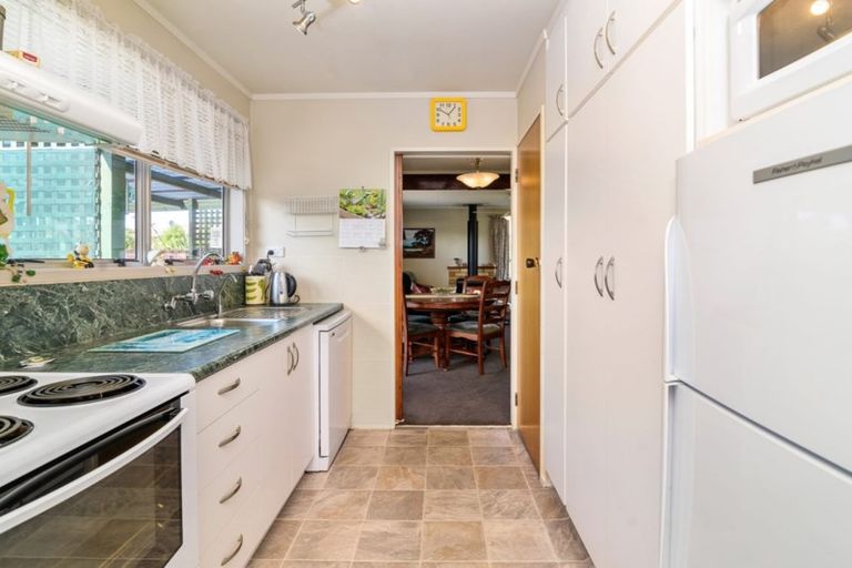 Photo of property in 25 Matthew Place, Kawaha Point, Rotorua, 3010