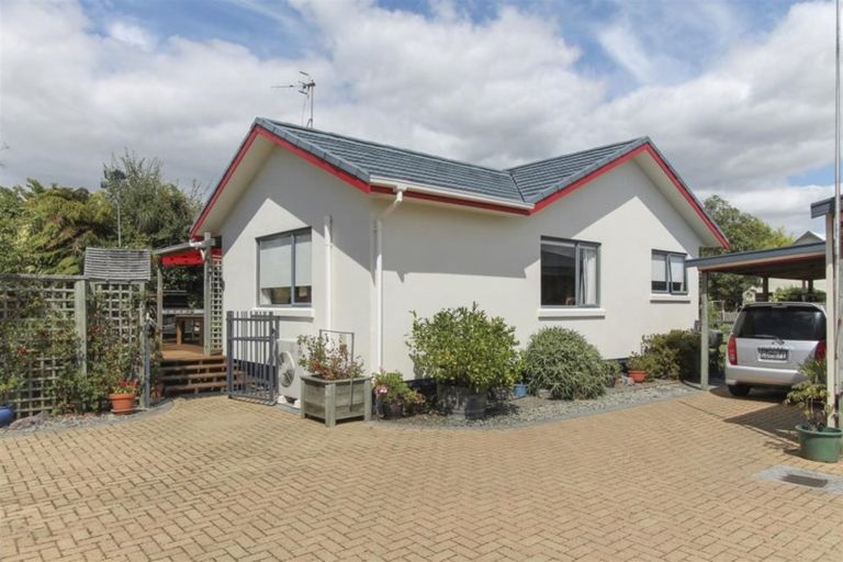 Photo of property in 6a Holden Avenue, Holdens Bay, Rotorua, 3010