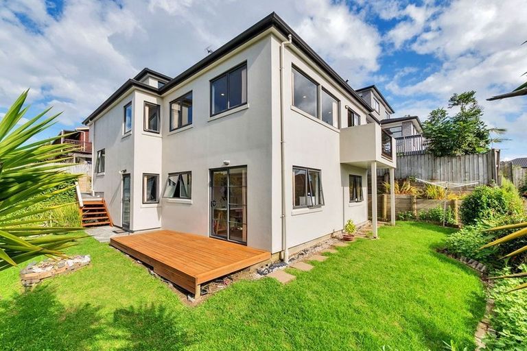 Photo of property in 2/890 East Coast Road, Northcross, Auckland, 0630