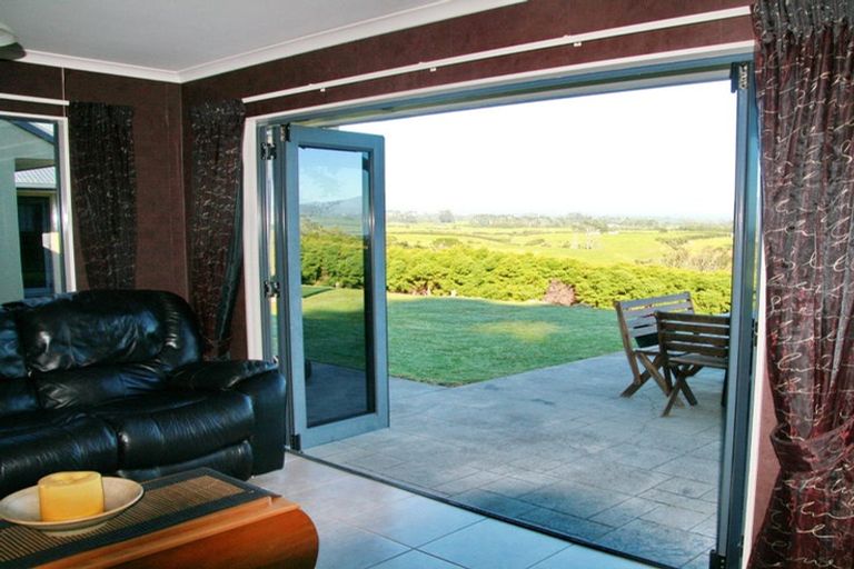 Photo of property in 311 Croydon Road, Midhirst, Stratford, 4394