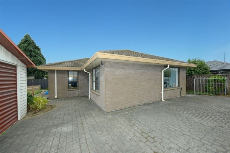 Photo of property in 2/5 Peebles Drive, Hei Hei, Christchurch, 8042