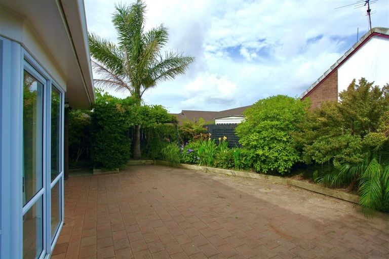 Photo of property in 2/10 Kallaroo Place, Botany Downs, Auckland, 2010