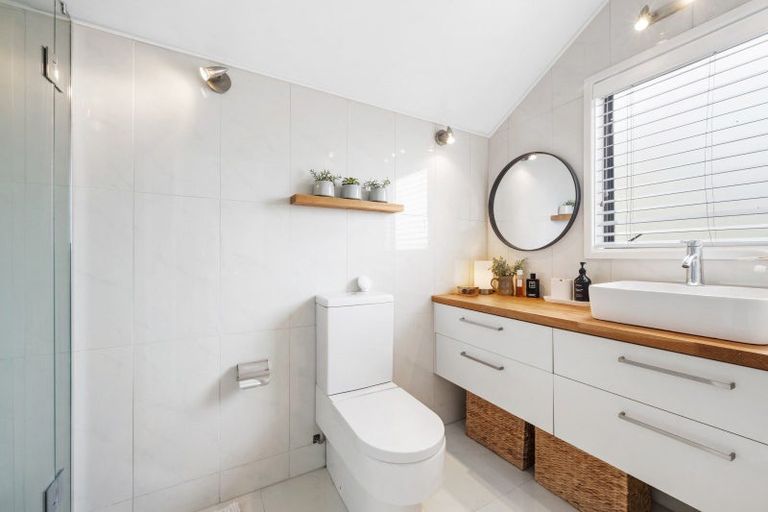 Photo of property in 2/59 Dalwhinnie Parade, Highland Park, Auckland, 2010