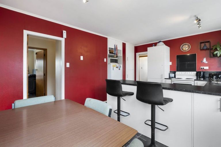 Photo of property in 254 Huatoki Street, Upper Vogeltown, New Plymouth, 4310