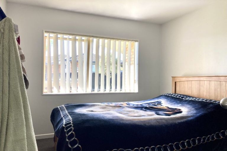 Photo of property in 41 Roy Maloney Drive, Henderson, Auckland, 0612