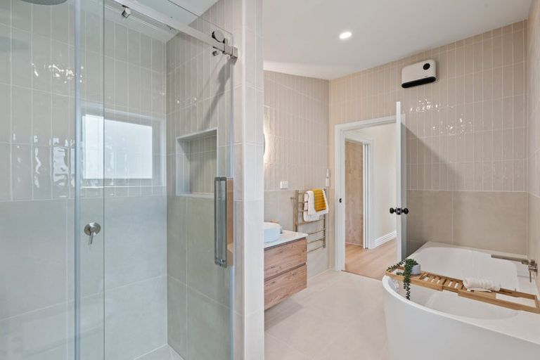 Photo of property in 10 Weston Road, St Albans, Christchurch, 8052