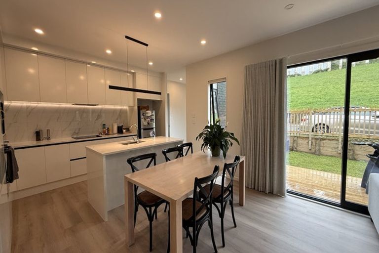Photo of property in 6 Whenuateitei Crescent, Stanmore Bay, Whangaparaoa, 0932