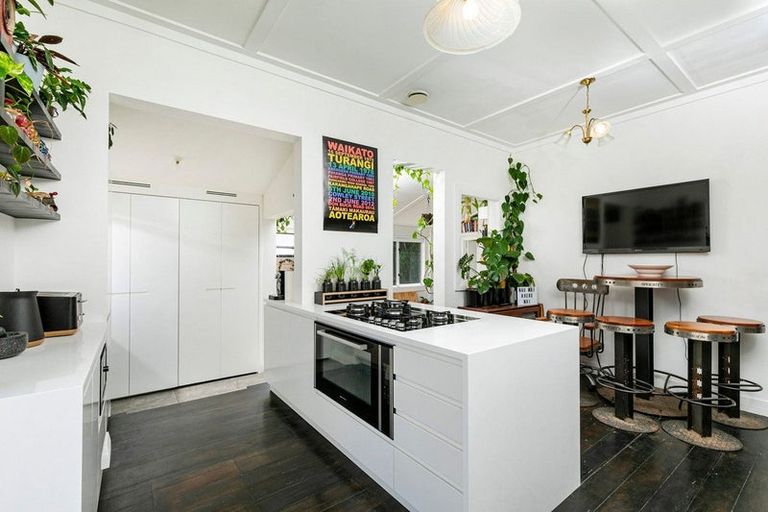 Photo of property in 5 Don Buck Road, Henderson, Auckland, 0614