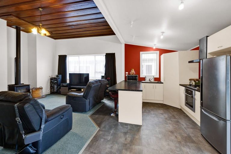 Photo of property in 6 Tawhiti Road, Hawera, 4610