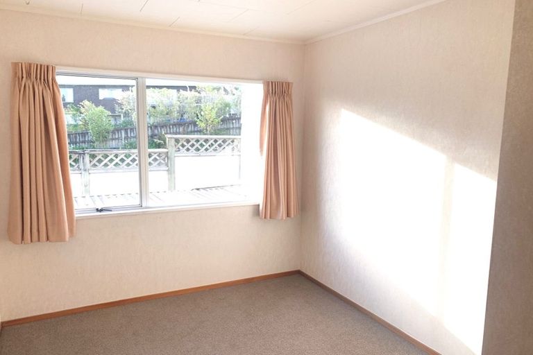 Photo of property in 1024 East Coast Road, Fairview Heights, Auckland, 0630