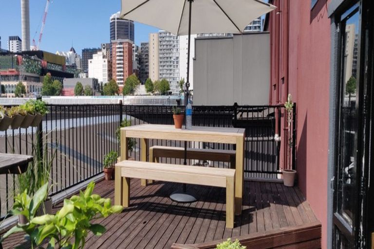 Photo of property in 91a Cook Street, Marfell, New Plymouth, 4310