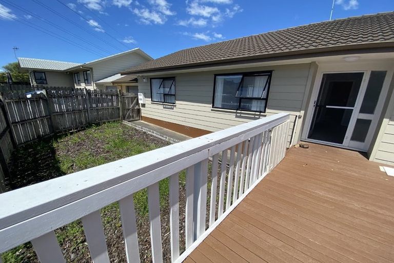 Photo of property in 1/16 Cabello Place, Unsworth Heights, Auckland, 0632