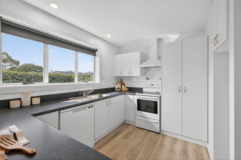 Photo of property in 40 Harrowdale Drive, Avonhead, Christchurch, 8042