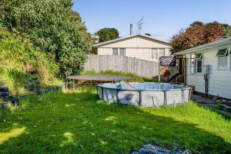 Photo of property in 13 Brixham Place, Merrilands, New Plymouth, 4312