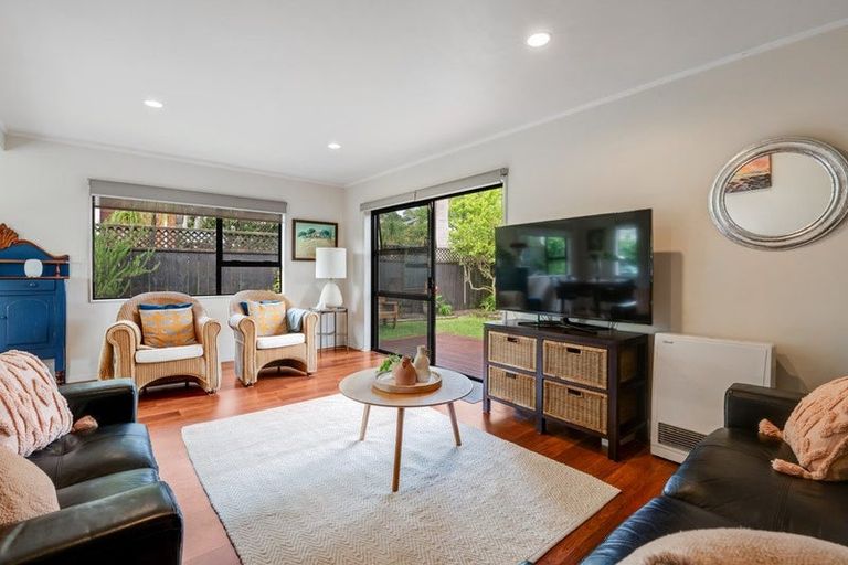 Photo of property in 1/2 Carl Place, Unsworth Heights, Auckland, 0632