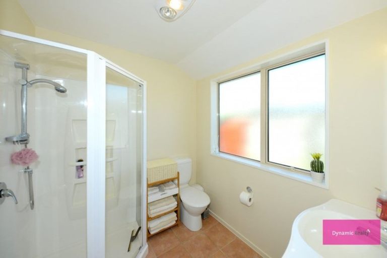 Photo of property in 21 Willowview Drive, Redwood, Christchurch, 8051