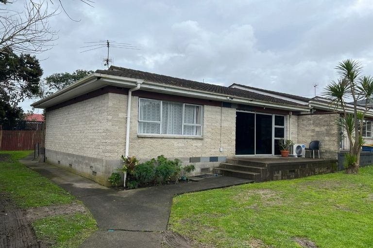 Photo of property in 2/30 Mcleod Road, Henderson, Auckland, 0612