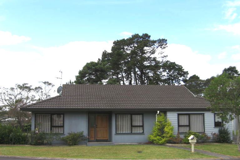 Photo of property in 9 Wyatt Place, Glendene, Auckland, 0602