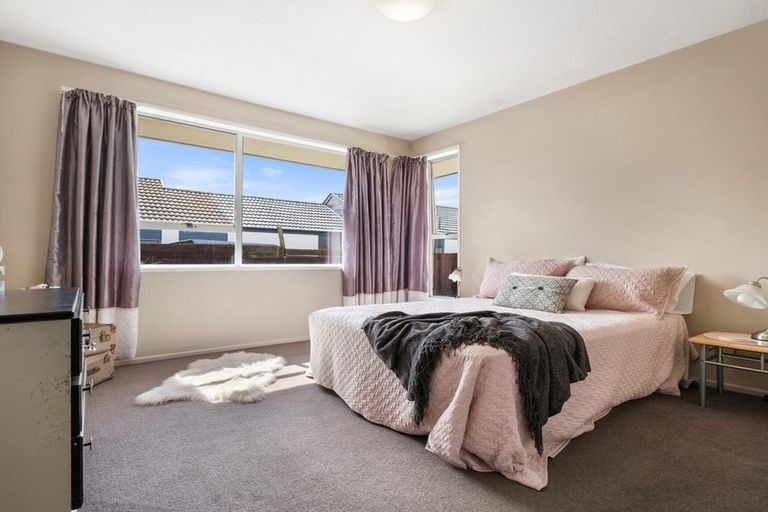 Photo of property in 2/12 Shannon Place, Belfast, Christchurch, 8051