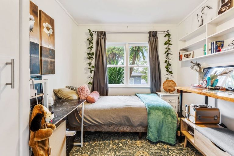 Photo of property in 19 Lanigan Street, Birkdale, Auckland, 0626