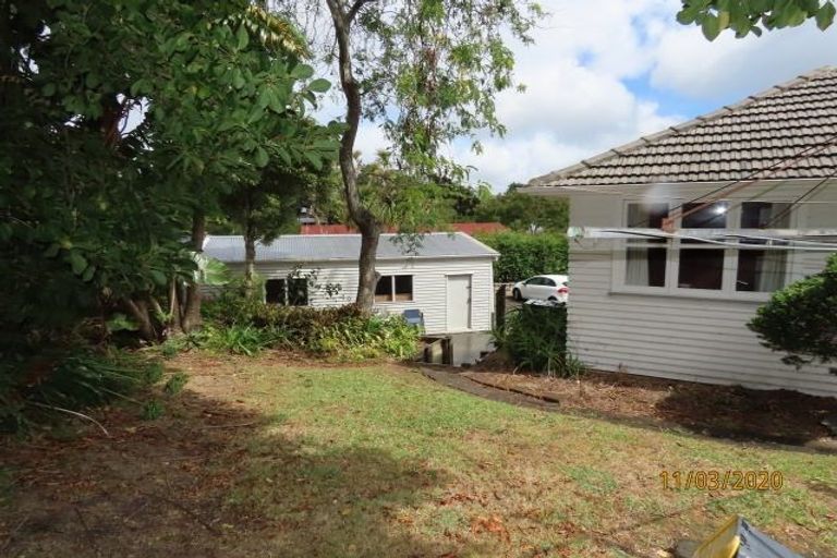Photo of property in 25 Edmonton Road, Henderson, Auckland, 0612
