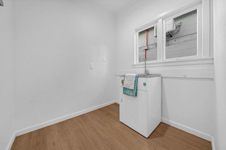 Photo of property in 4029 Great North Road, Glen Eden, Auckland, 0602
