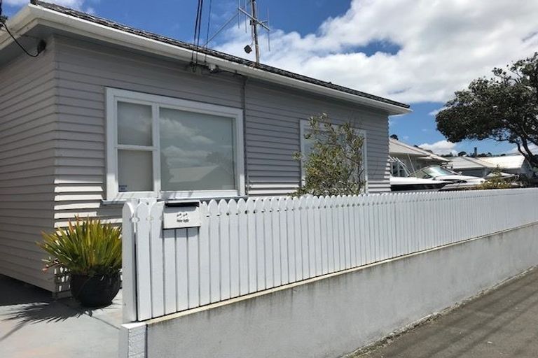 Photo of property in 22 Ferry Street, Seatoun, Wellington, 6022