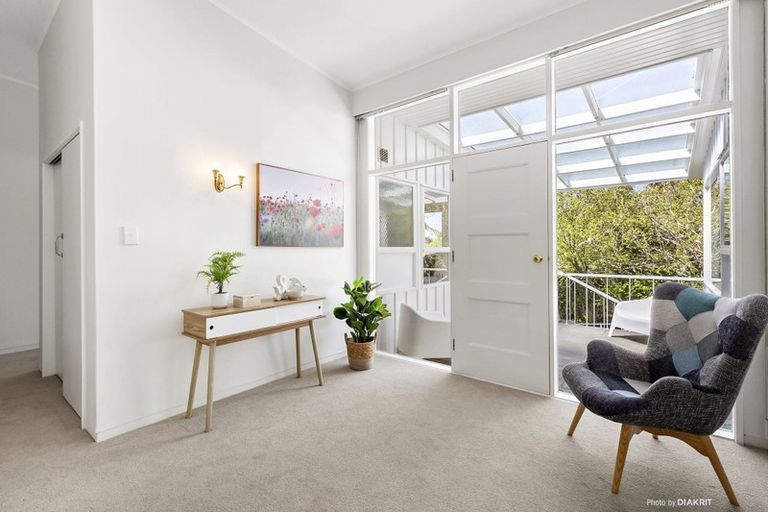 Photo of property in 54 Homewood Crescent, Karori, Wellington, 6012