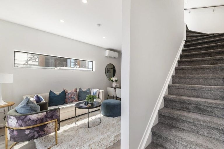 Photo of property in 2/1 Egremont Street, Belmont, Auckland, 0622