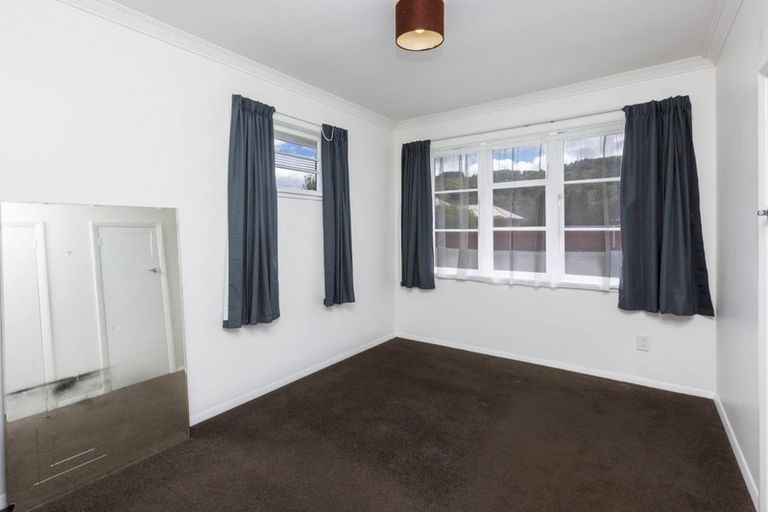 Photo of property in 2 Hazel Street, Ebdentown, Upper Hutt, 5018