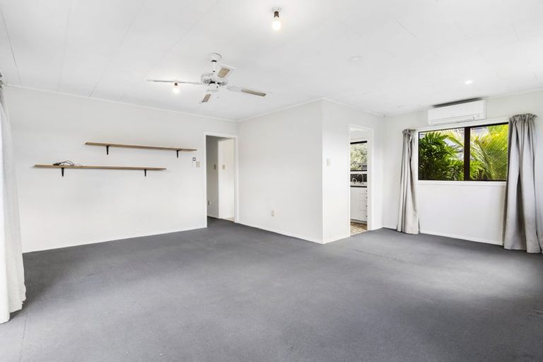 Photo of property in 16a Pooks Road, Ranui, Auckland, 0612