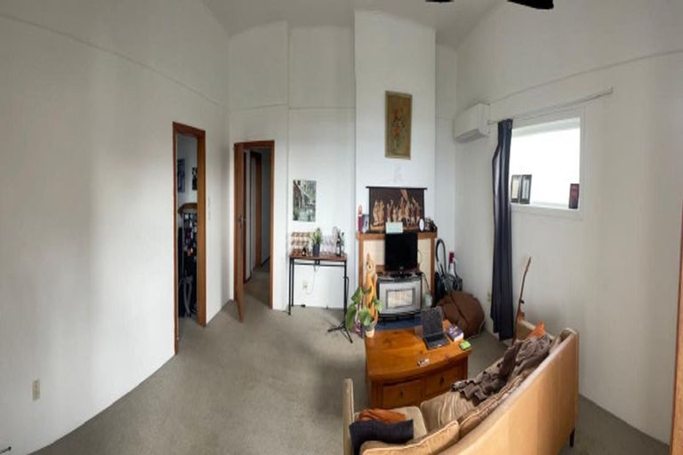 Photo of property in 60 Mortimer Terrace, Brooklyn, Wellington, 6021