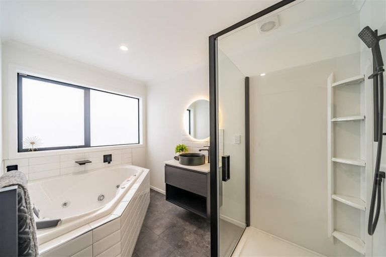 Photo of property in 11 Buddle Road, Wallaceville, Upper Hutt, 5018