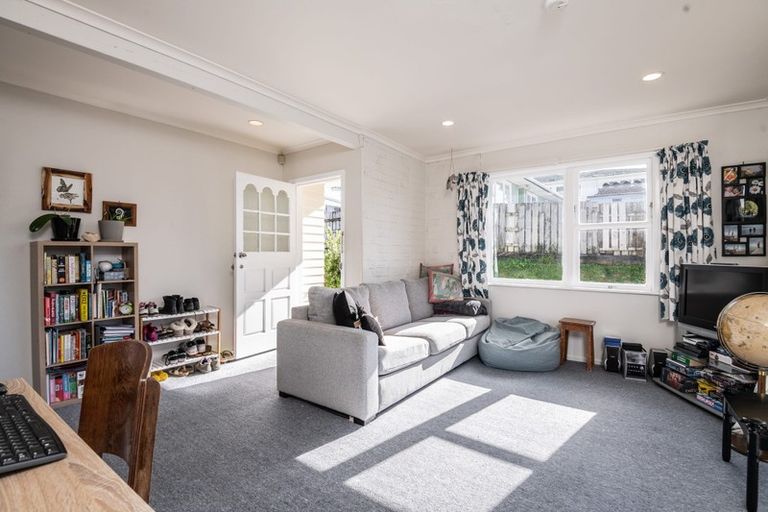 Photo of property in 31 Swansea Street, Cannons Creek, Porirua, 5024