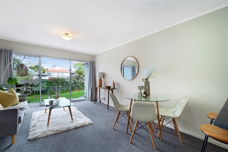 Photo of property in 2/26 Kohekohe Street, New Lynn, Auckland, 0600