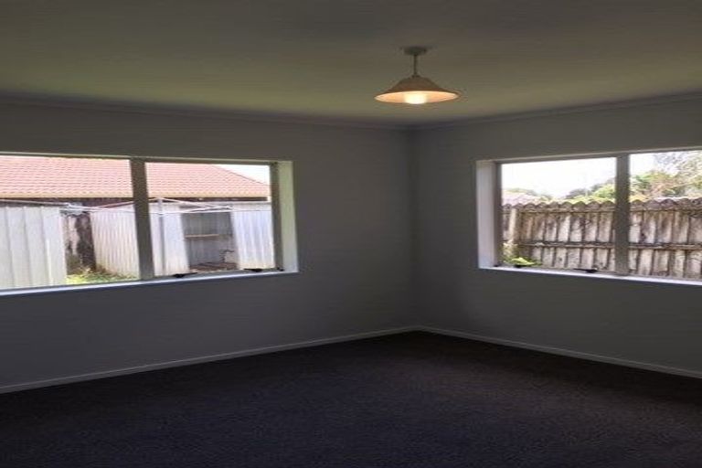 Photo of property in 2/46 West Fairway, Golflands, Auckland, 2013