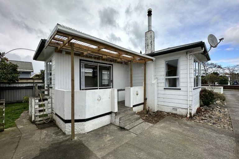 Photo of property in 19 Stirling Street, Levin, 5510
