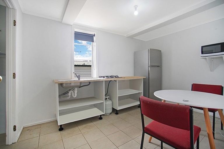 Photo of property in 5 Lane Road, Weymouth, Auckland, 2103
