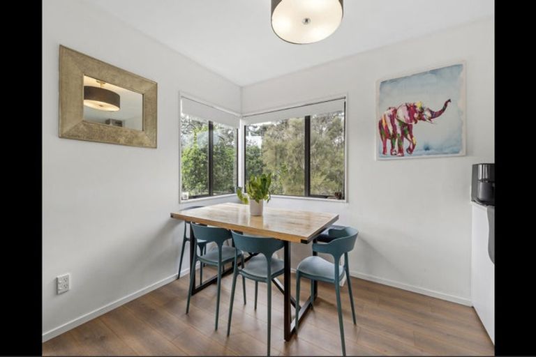 Photo of property in 16 Monkton Close, Greenhithe, Auckland, 0632