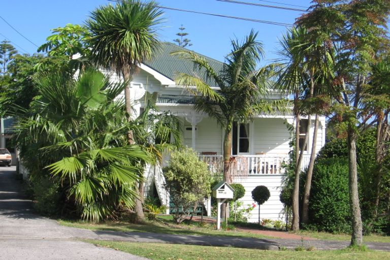 Photo of property in 2/16 Roseberry Avenue, Birkenhead, Auckland, 0626