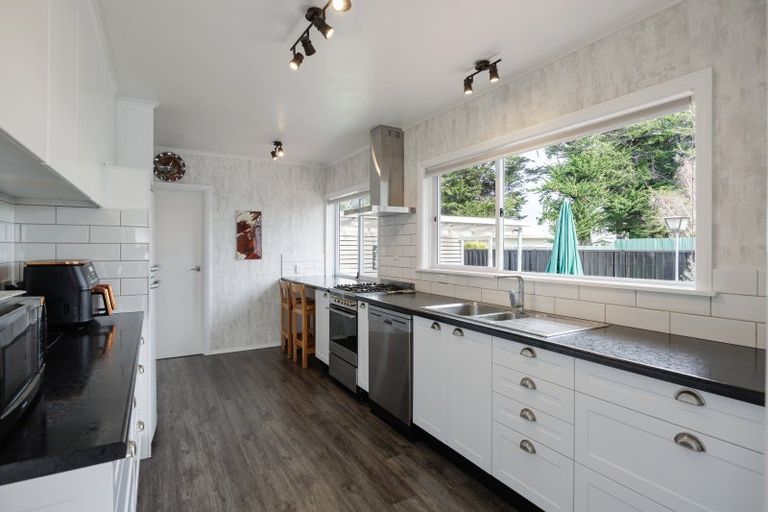 Photo of property in 18 Alamein Crescent, Onekawa, Napier, 4110