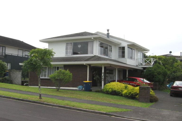 Photo of property in 5 Cherub Place, West Harbour, Auckland, 0618