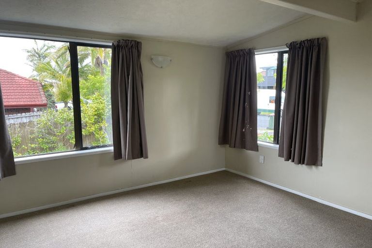 Photo of property in 28 Venus Place, Half Moon Bay, Auckland, 2012