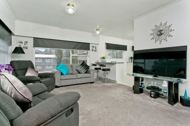 Photo of property in 1/14 Kathleen Street, Totara Vale, Auckland, 0627