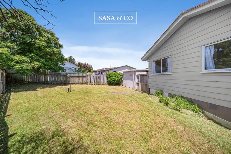 Photo of property in 2/6 Bundena Place, Clendon Park, Auckland, 2103